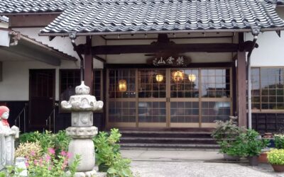 毎朝6時からは朝のお勤め